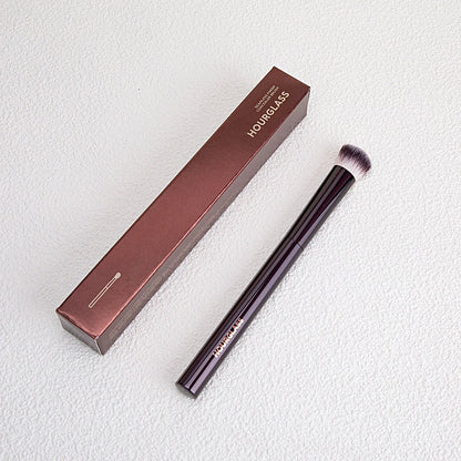 Seamless Finish Concealer Brush Angled Concealer Brush Face Buildable Coverage Liquid Cream Concealer Makeup Tool