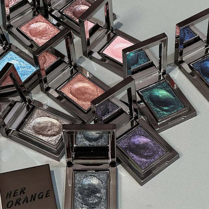 Chameleon Shimmer Eyeshadow – Colour-Shifting, Sparkle & Buildable Pigment