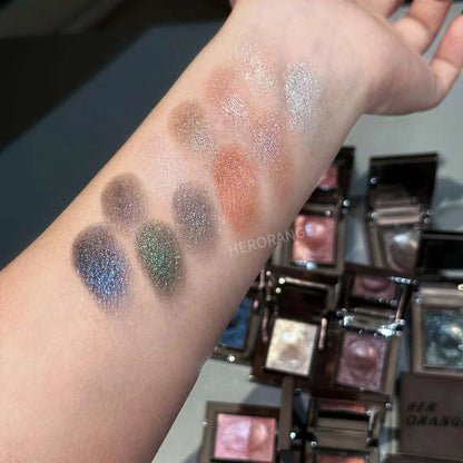 Chameleon Shimmer Eyeshadow – Colour-Shifting, Sparkle & Buildable Pigment