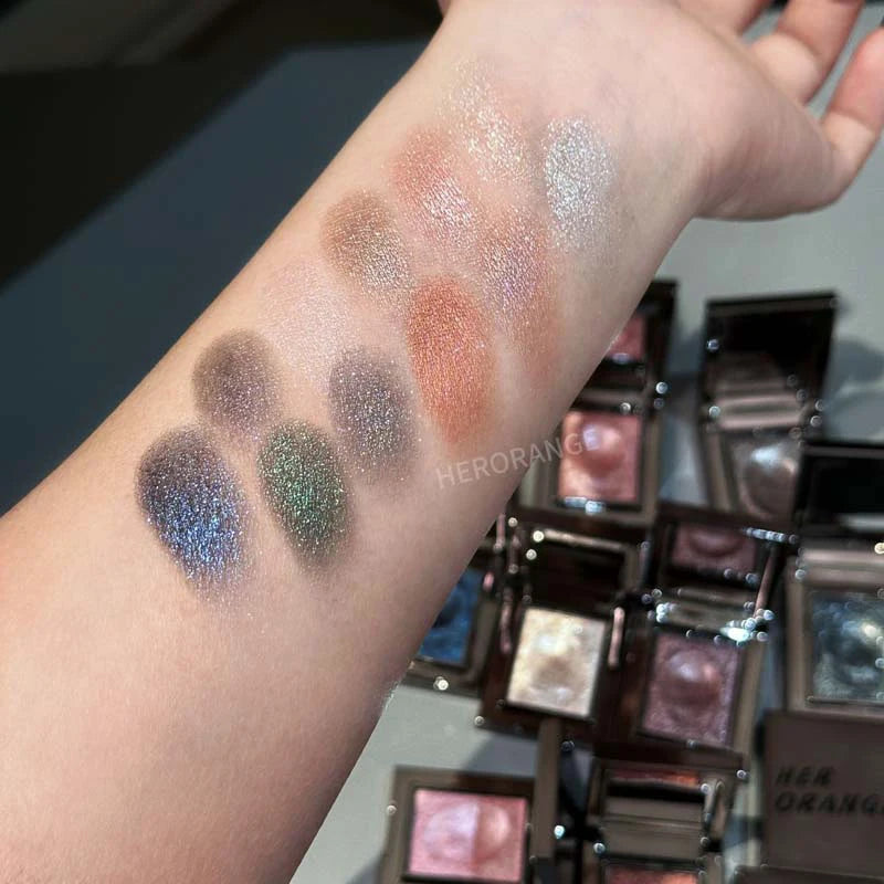 Chameleon Shimmer Eyeshadow – Colour-Shifting, Sparkle & Buildable Pigment